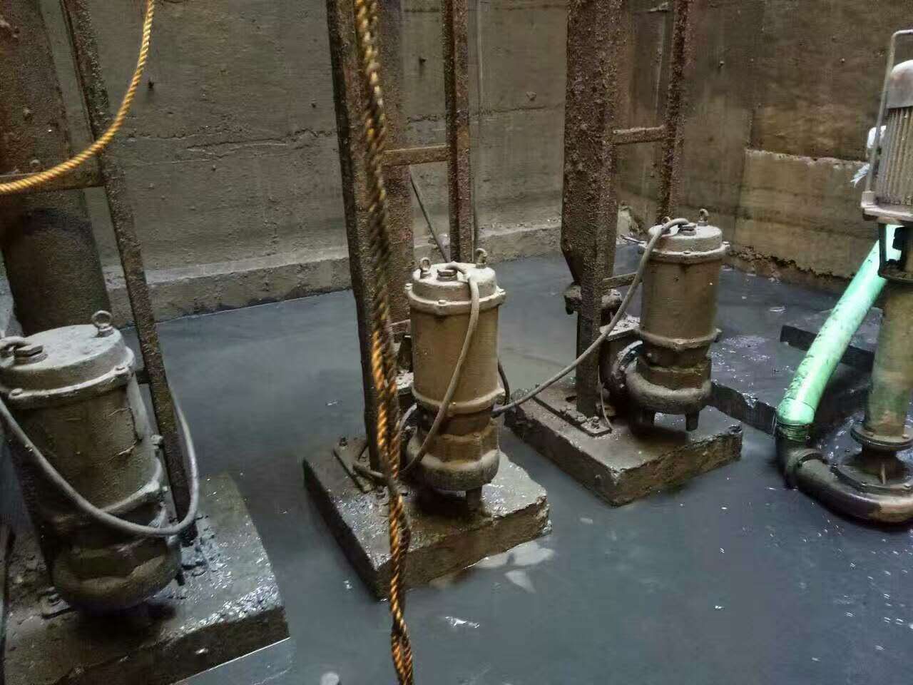 广宁污水池清理