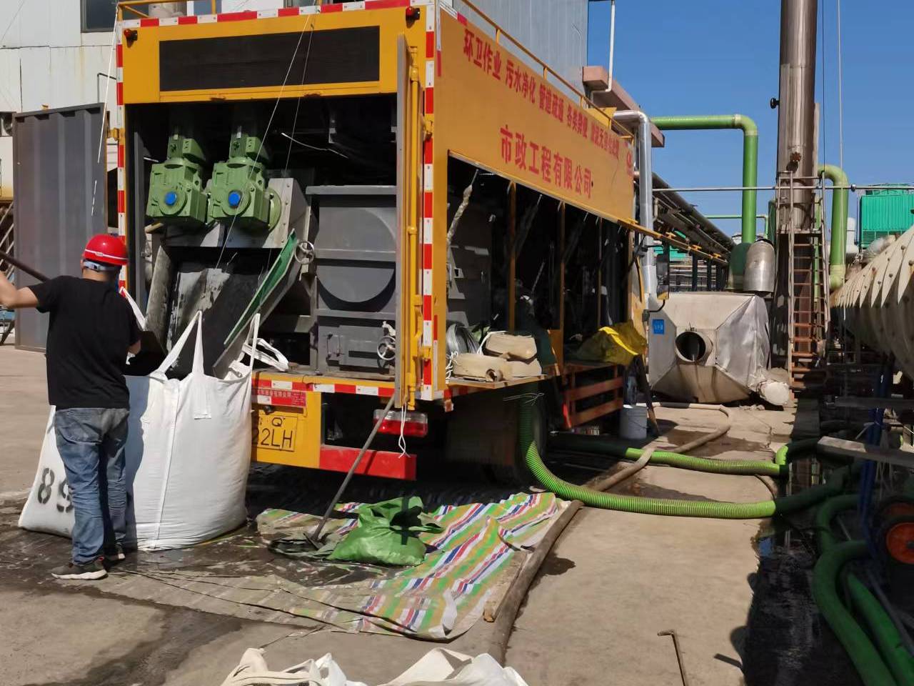 广宁淤泥压干处理